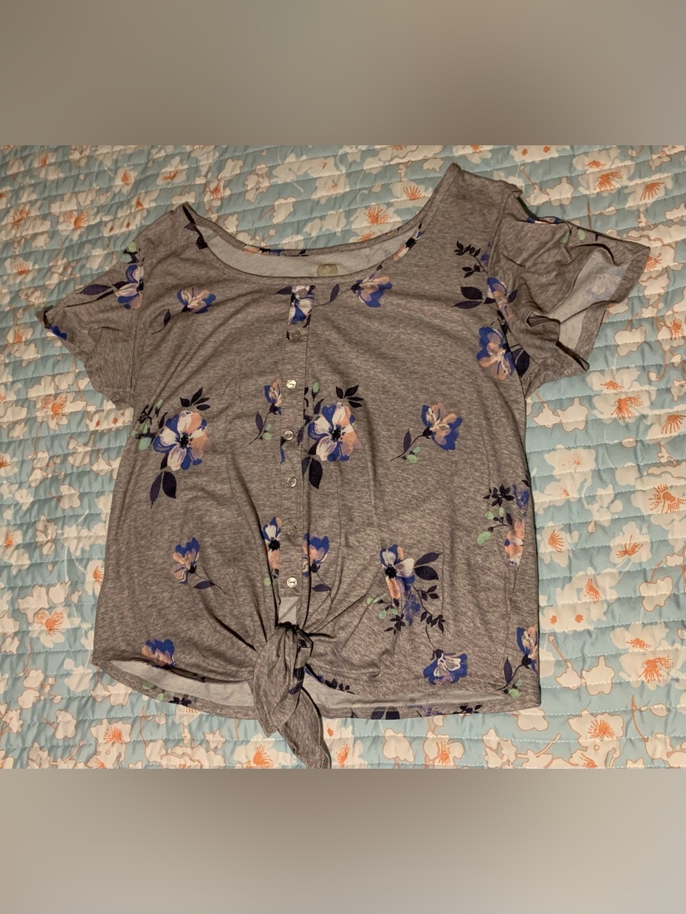 SO Gray Floral Button-Front Tie Hem Top